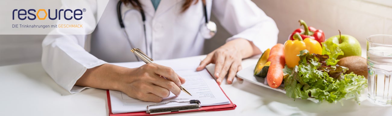 Mrs. Doctor-Notizen und ein Teller mit Gemüse und Obst