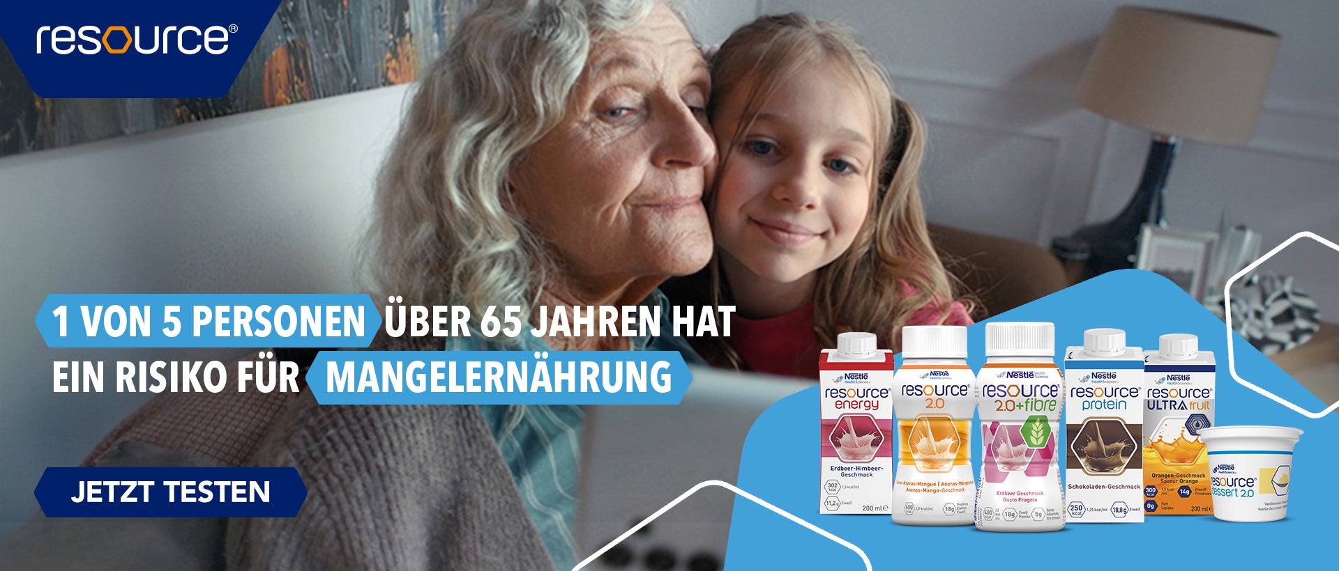 Ein älterer Mensch und ein Kind machen ein Selfie